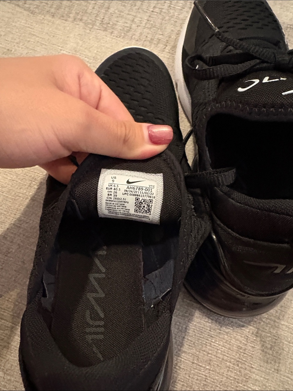 Nike Air Max 270 Women’s  -Black with White - Picture 6 of 7
